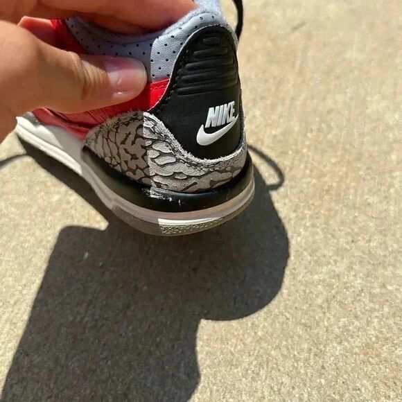 Nike Jordan Retro 3 SE Fire Red Toddler Sneakers - Picture 11 of 14